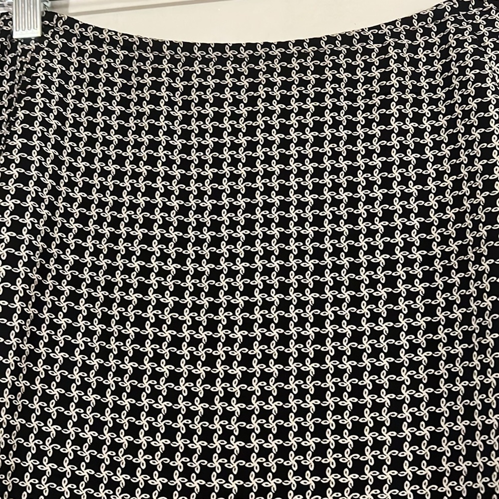 Talbots pure silk black/cream lined skirt. Hidden side zip closure. - Picture 2 of 8